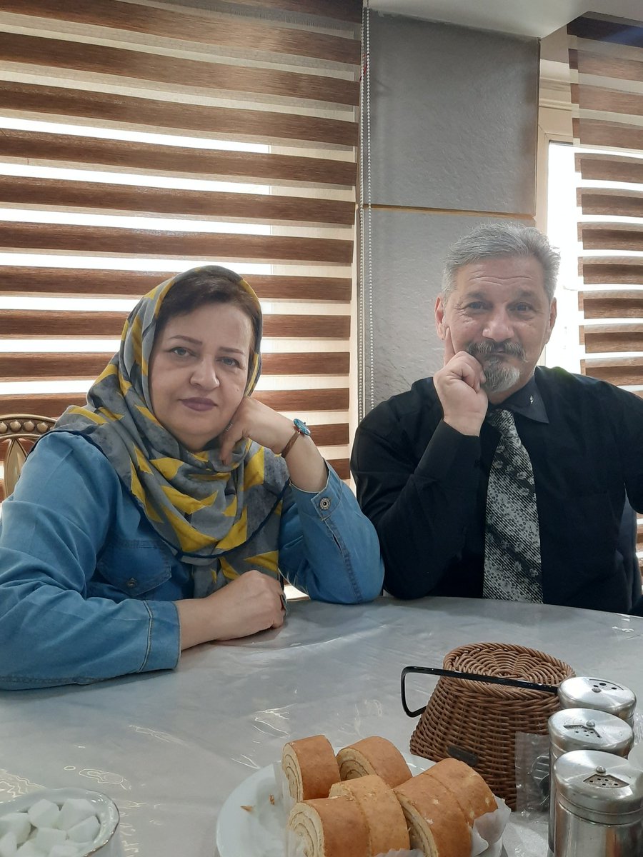 babahamid41's tweet photo. ما پسرمون علیرضا رو خیلی دوس داریم و بهش احترام میزاریم
عه دوربین چرا برگشت خانم😄
ولی خب اون به کنار، گفتم از این ژانر عکس زن و شوهری عقب نمونیم https://t.co/XbKovOlF5p