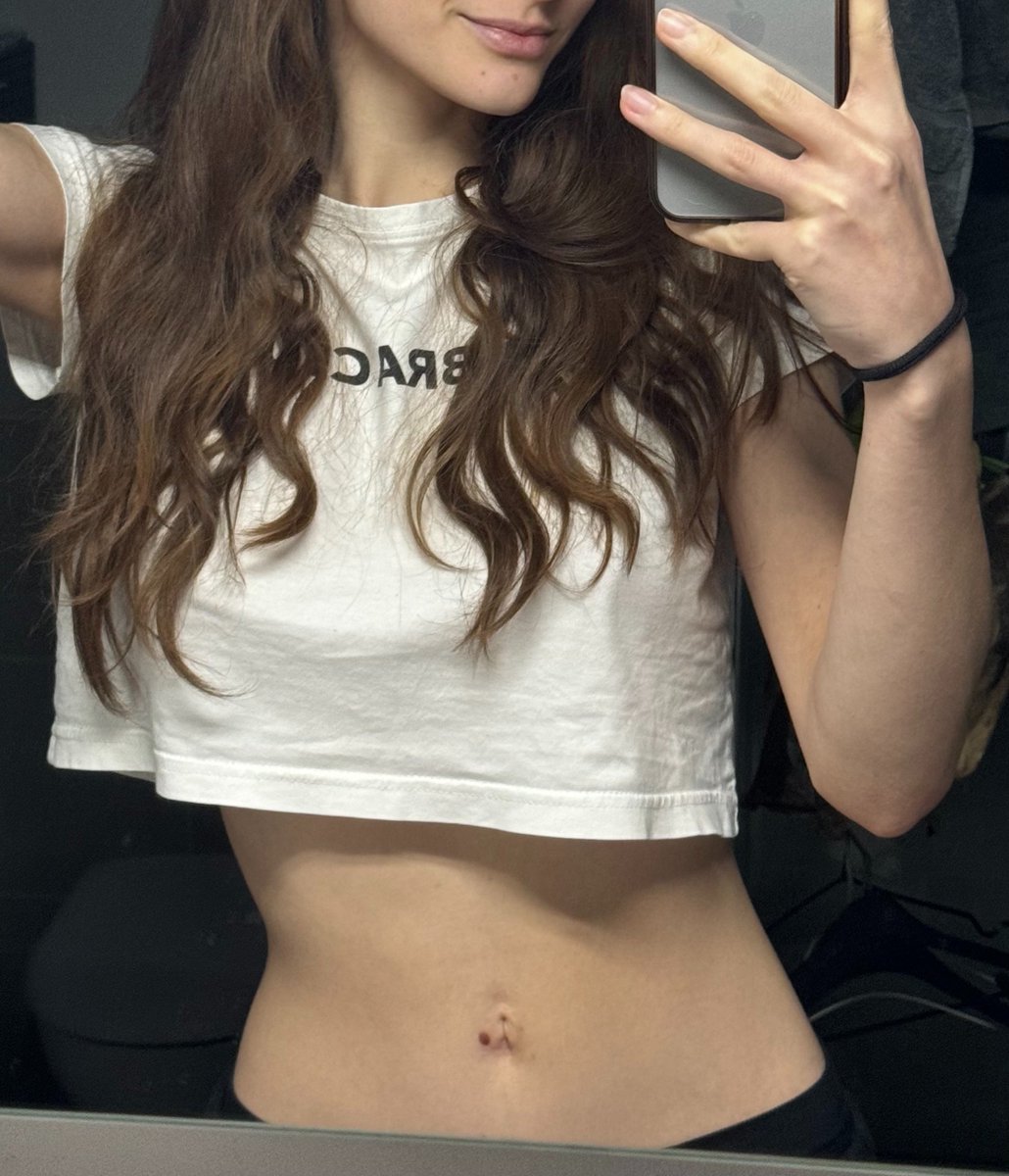 kommentieren und RT, wenn du das ungeschnittene Bild haben möchtest 💬