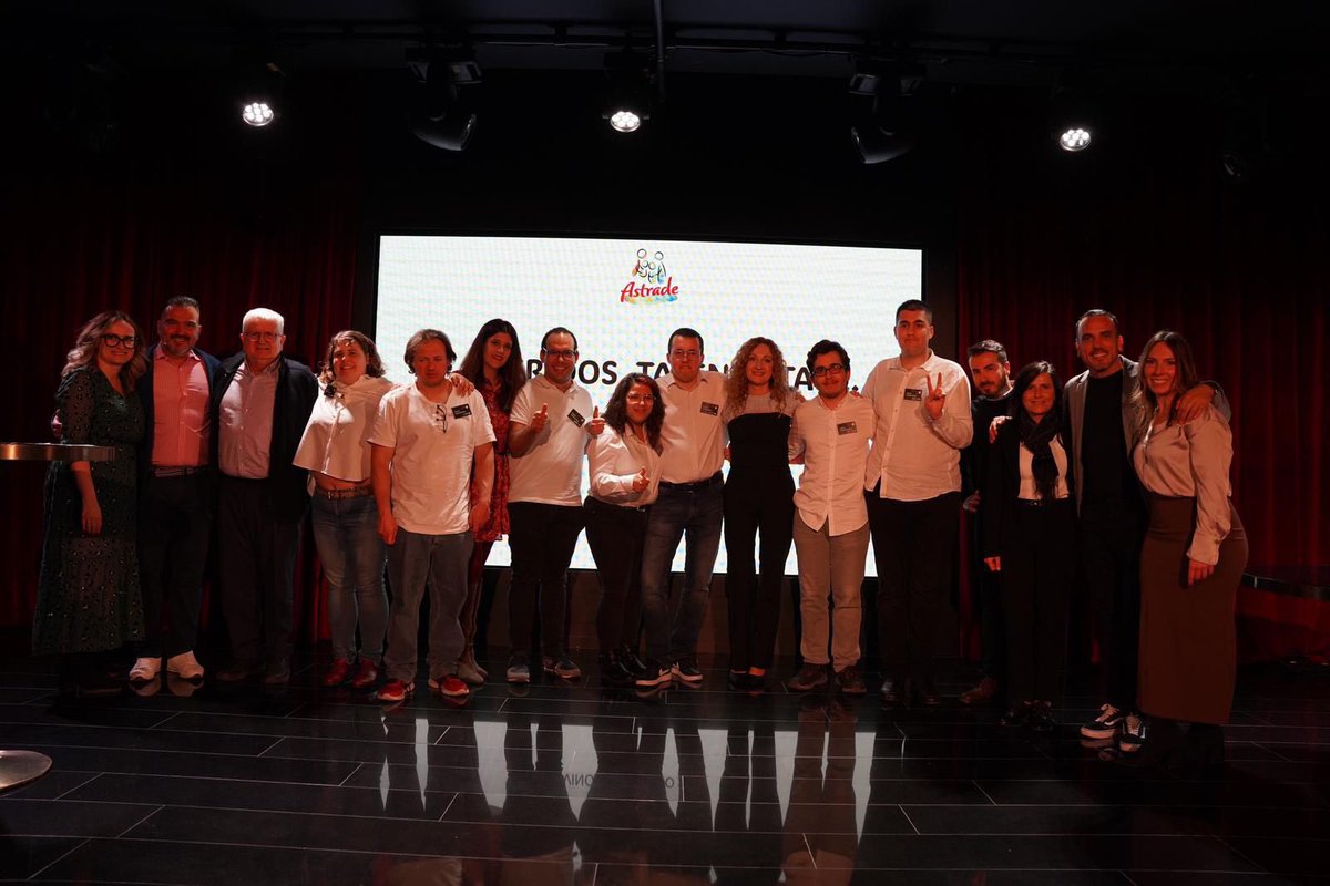 PolitSocialMur's tweet photo. En la cata solidaria de @AstradeRMurcia, los jóvenes han participado en todo el proceso vitivinícola, desde la vendimia hasta el diseño de etiquetas
Los beneficios de esta iniciativa irán destinados a programas que mejoren la calidad de vida de las personas con autismo. #CAPAZes https://t.co/JN0DVy4G7b