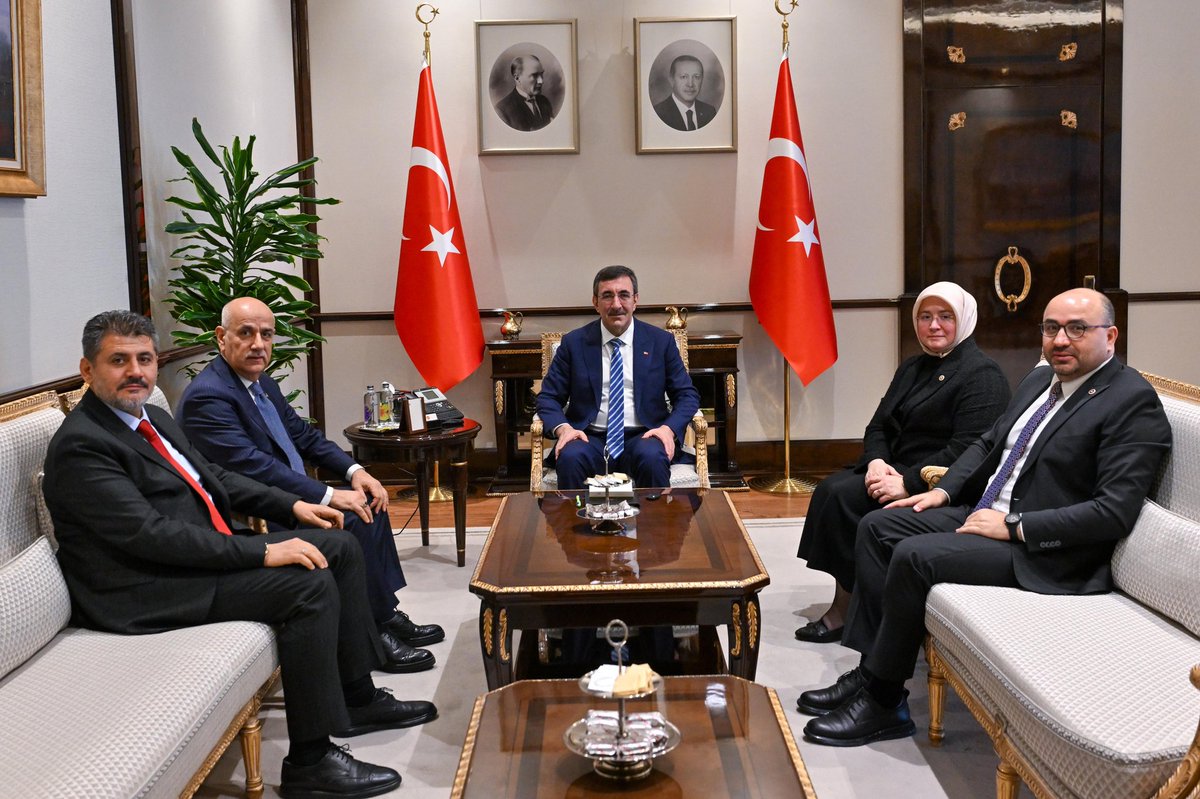 VahitKirisci's tweet photo. Cumhurbaşkanı Yardımcımız Sayın Cevdet YILMAZ’ı Milletvekillerimiz ile birlikte ziyaret ettik. 

Mücbir sebep hali başta olmak üzere, şehrimize yapılması planlanan yatırımlar ile alakalı istişarelerde bulunduk.

Nazik misafirperverliklerinden dolayı şükranlarımızı sunuyorum. https://t.co/WmDwRaSetd