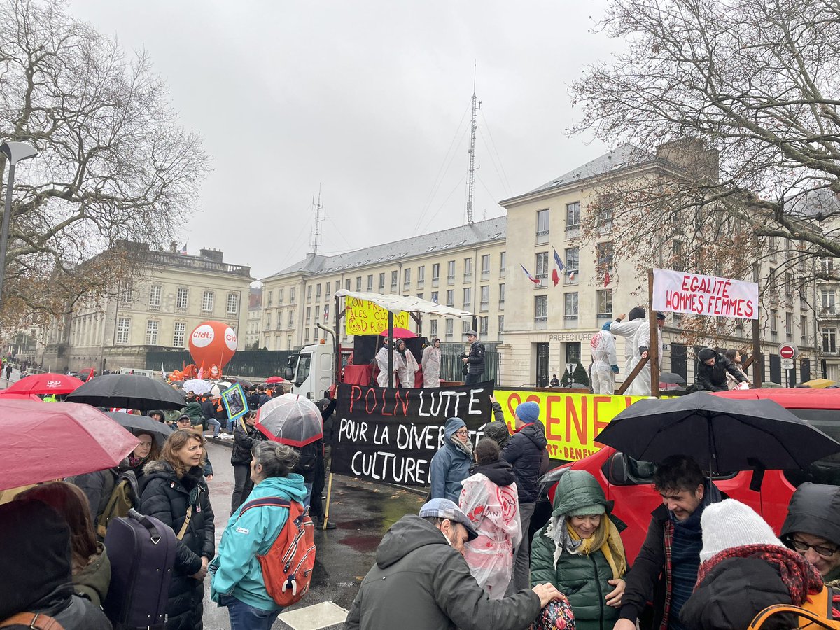 MichelCaillaud's tweet photo. Présent à l’appel à la mobilisation de l’intersyndicale aujourd’hui à Nantes dans un contexte politique et budgétaire national et régional inédit et inquiétant #servicespublics #culture #sante https://t.co/w8bJQSZAKl