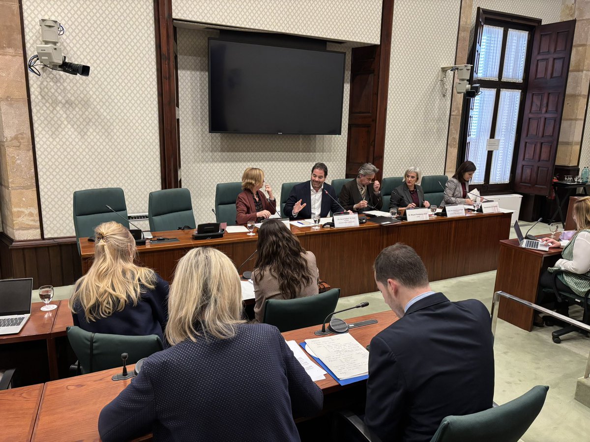 apdcat's tweet photo. Comença la compareixença al @parlamentcat de la directora de l'#apdcat @txellborras per presentar la memòria 2023. Segueix-la en directe https://t.co/nDcYeXgo8p
#Memòria2023 https://t.co/YDydy9Nqaq