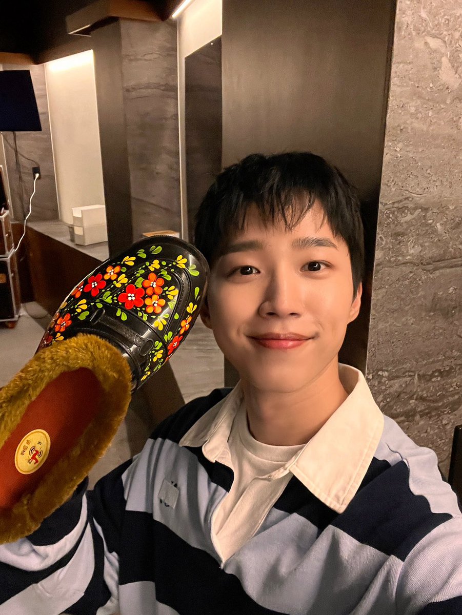 NFlyingofficial's tweet photo. 엔피아 꽃신 신겨줘야지❤️
이제 꽃신 신고 꽃길만 걷자❤️

#NFlying #엔플라잉 #서동성 #SeoDongSung https://t.co/7lNtt1PJCP