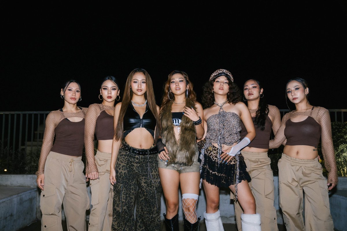 officialyupp's tweet photo. សួស្តី កម្ពុជា។ , WE ARE 'DREAMGALS' 🙏🏻🇰🇭✨
THANK YOU FOR HAVING US !!!

DREAMGALS LIVE AT 
LA CIMA CARTEL x GRAB : NEXT LEVEL CONCERT

📍AEON HALL SEN SOK CITY, CAMBODIA 
📷 @thanan_6th

#DREAMGALS
#MILLI #Flowerfar #GALCHANIE #YUPP
#LaCimaCartel #LCCNextLevel https://t.co/UX2khwcT97