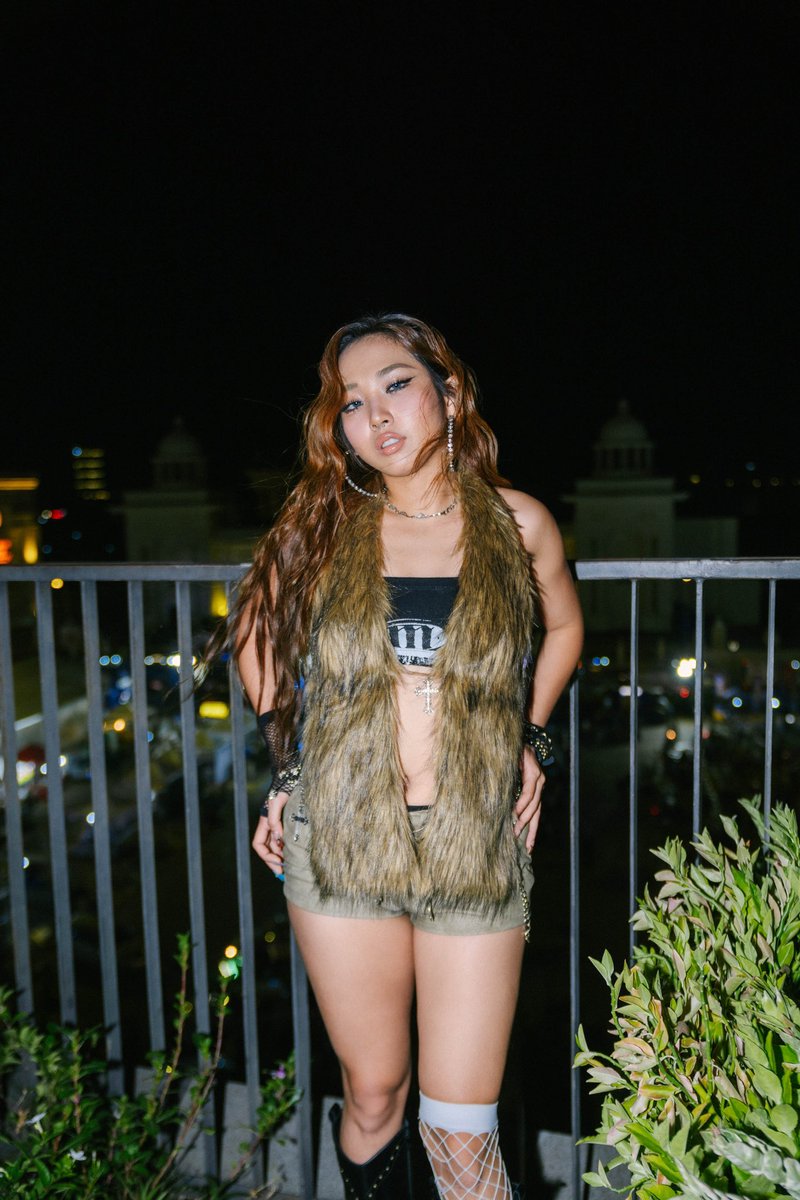 officialyupp's tweet photo. "MILLI" 

📍AEON HALL SEN SOK CITY, CAMBODIA 
📷 @thanan_6th

#DREAMGALS
#MILLI #Flowerfar #GALCHANIE #YUPP
#LaCimaCartel #LCCNextLevel https://t.co/0DgL0wq3NC