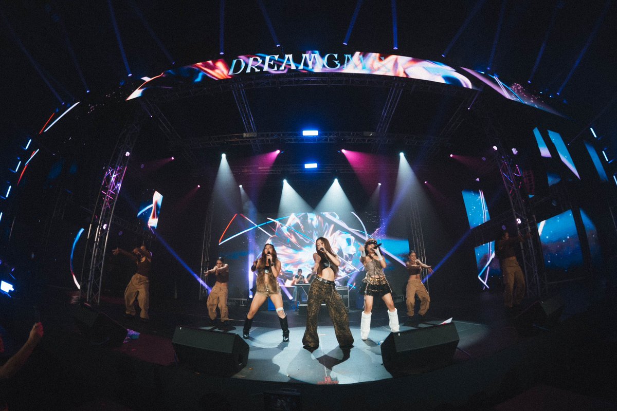 officialyupp's tweet photo. THANK YOU FOR HAVING US !!! 🙏🏻🇰🇭✨

📍AEON HALL SEN SOK CITY, CAMBODIA 
📷 @thanan_6th

#DREAMGALS
#MILLI #Flowerfar #GALCHANIE #YUPP
#LaCimaCartel #LCCNextLevel https://t.co/ytMkmx64ud