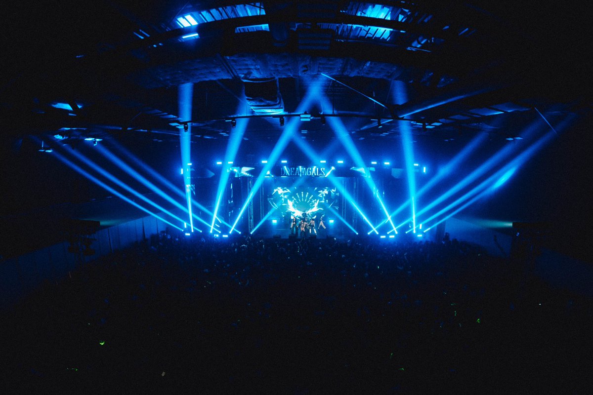 officialyupp's tweet photo. THANK YOU FOR HAVING US !!! 🙏🏻🇰🇭✨

📍AEON HALL SEN SOK CITY, CAMBODIA 
📷 @thanan_6th

#DREAMGALS
#MILLI #Flowerfar #GALCHANIE #YUPP
#LaCimaCartel #LCCNextLevel https://t.co/ytMkmx64ud
