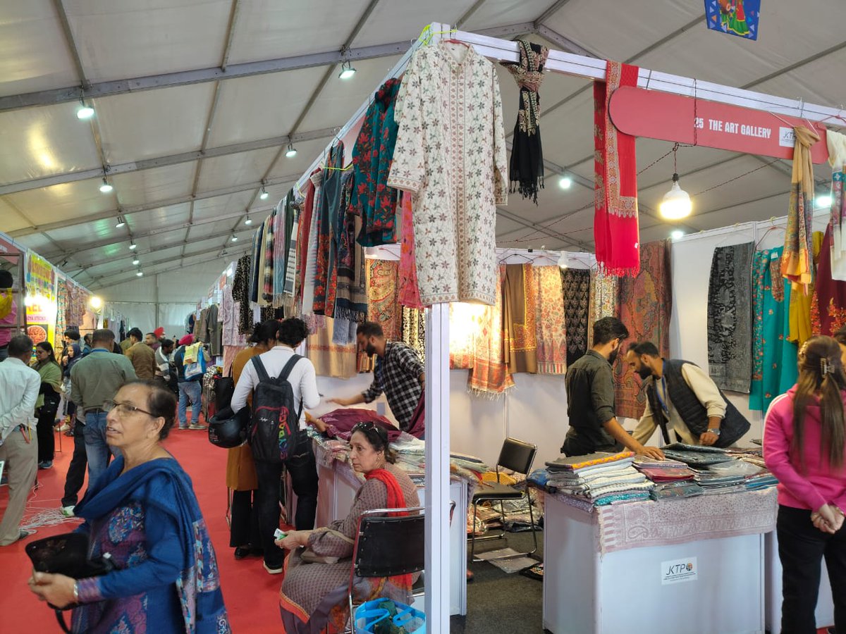 Jktpo_jk's tweet photo. #JKTPO participated with 30 stalls in 18th Punjab International Trade Expo (PITEX) scheduled from 05-09, December 2024. Do visit Hall no. 6- J&amp;K Pavillion at Ranjit Avenue, Amritsar.  Join us to explore the finest products and opportunities from J&amp;K.
#PITEX2024  #JKTPO @diprjk https://t.co/I4SwYMmfpR