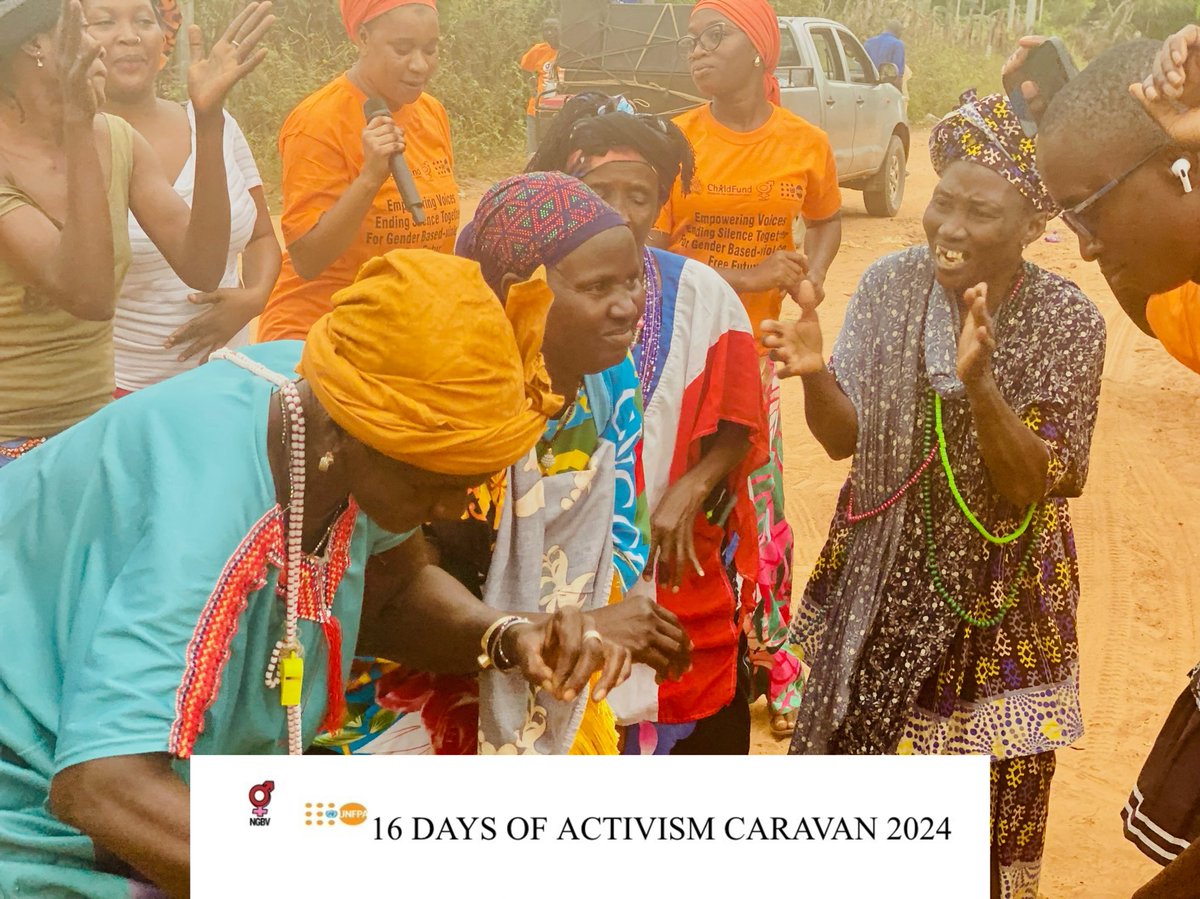 If you know Foni, you know its festive nature and hospitality. We danced, sang songs, and laughed with these beautiful women who welcomed us so warmly. We discussed: