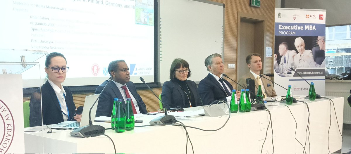 BSMalczynski's tweet photo. Debata Instytutu Studiów Strategicznych, @JagiellonskiUni  UEk, @EDKrakow, @PrzegladEuropej @TrompBK - obrona cywilna https://t.co/jJVZZnnRr5