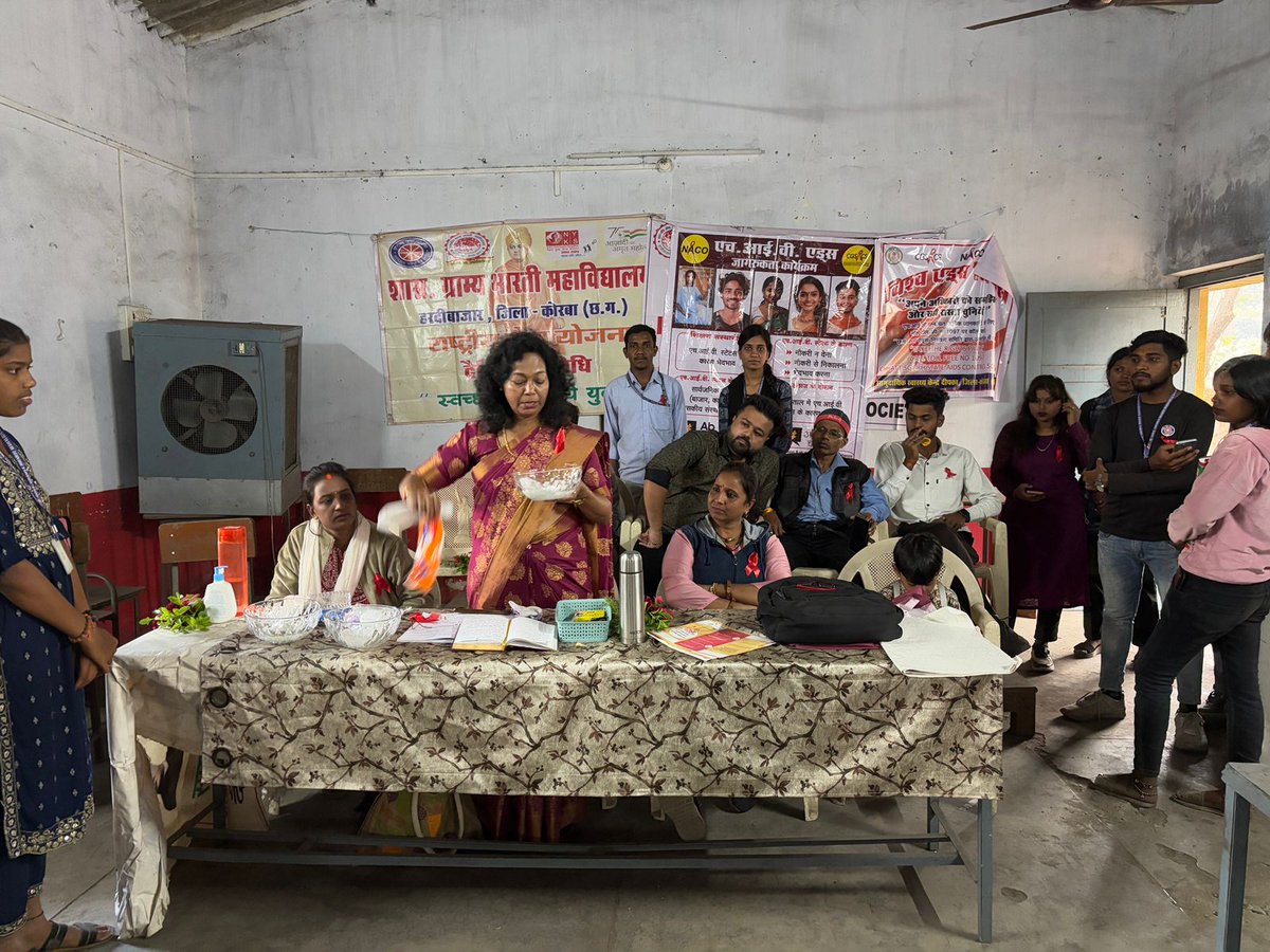 NamrataSahu2631's tweet photo. @Ghardibazar रासेयो इकाई के द्वारा 3 दिसंबर 2024 को हरदीबाज़ार महाविद्यालय में एड्स दिवस का आयोजन किया गया जिसमें मेरी @ NamrataSahu92631और साथी स्वयंसेवकों की विशेष भूमिका रही।  @NSSRDBhopal @ashokshrotinss @NeetaBajpai5  @nssabvuCG @manojsinha812 @YKTiwari68 @Sanskriti13s https://t.co/4rr8MPV1Am