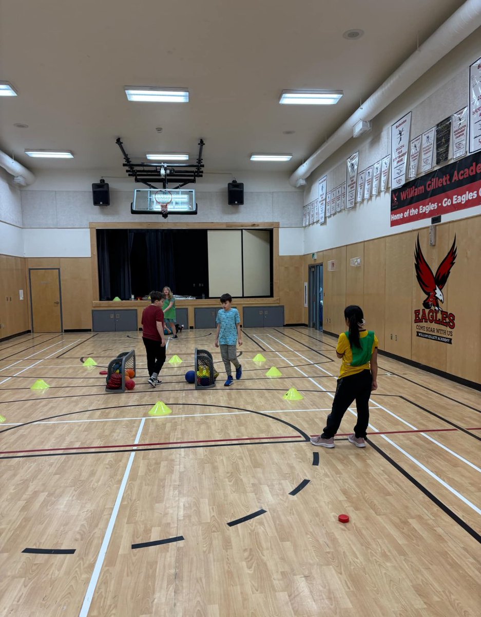 This was Day 3 of the Active Countdown and Santa needed help cleaning up the toys in, "Oh No, What a Mess!" 🎁 

#PNActiveCountdownToChristmas #SSNLParticipationNation #SchoolSportsNL