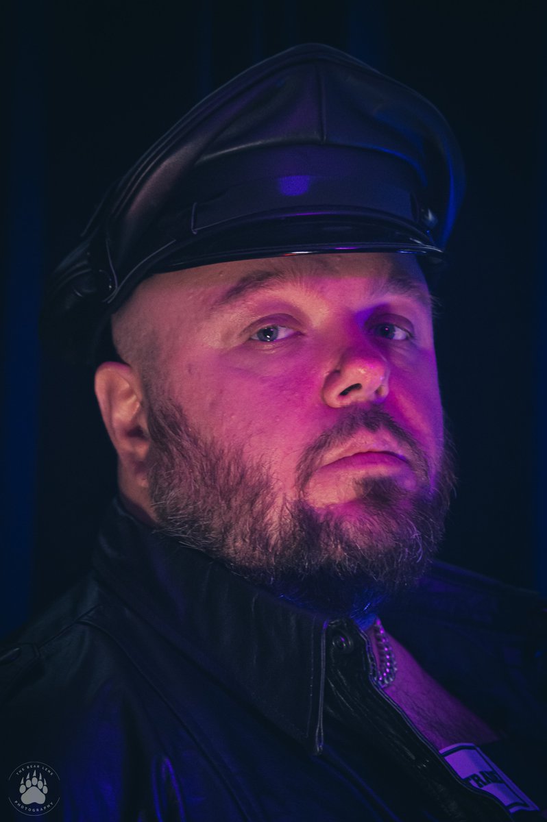bearlensatdark's tweet photo. #leather #dom #belly #chain #fetish

@sircub88 https://t.co/DKVfyymsTg