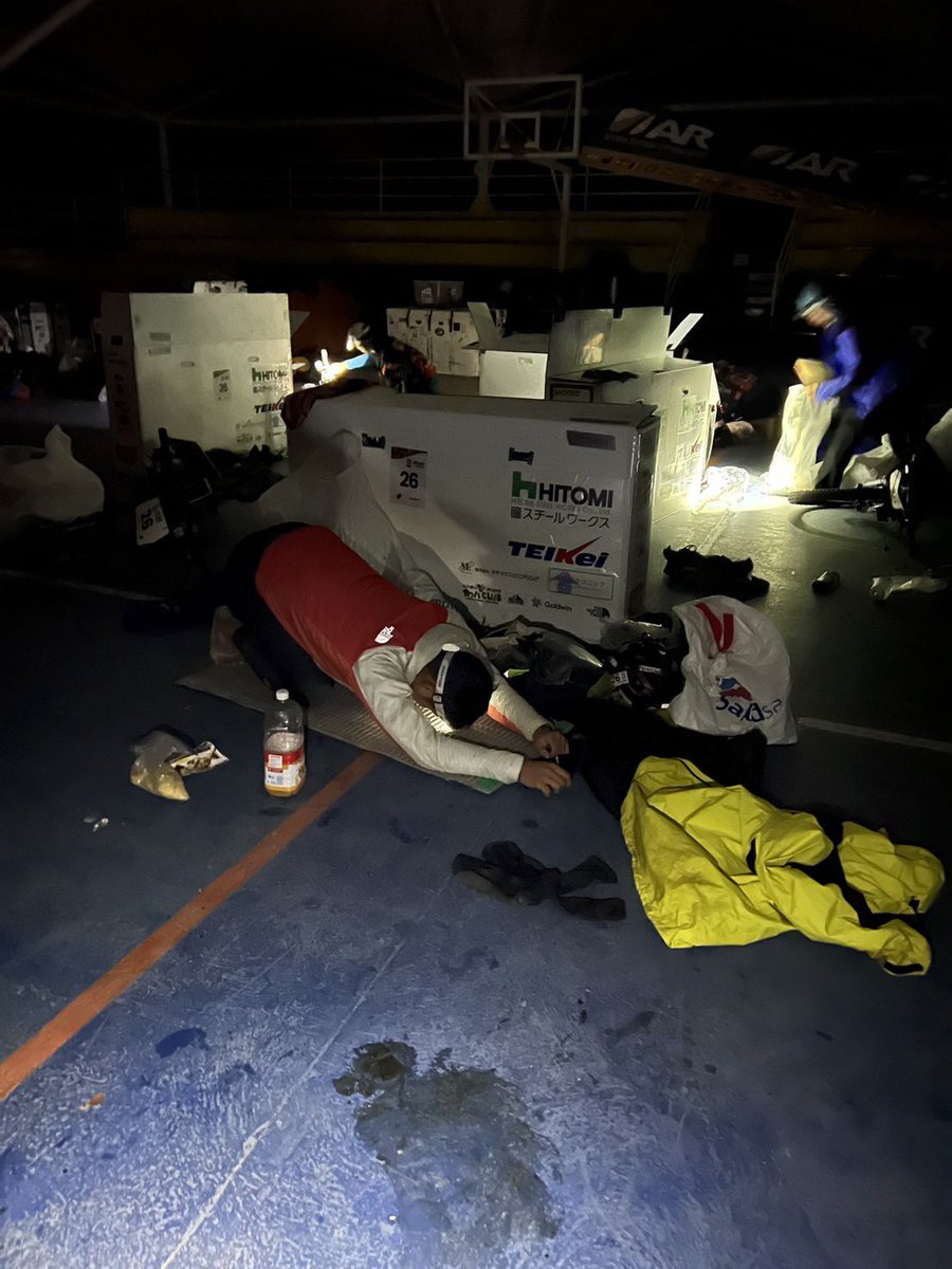 eastwind_mgr's tweet image. 【ARWC2024】
悪天候の中を歩き続け、TA(装備入れ替え地点)5に到着。ラストステージに向けてここで仮眠を取ります。

#arwc2024 #adventurerace #eastwind #アドベンチャーレース #イーストウインド