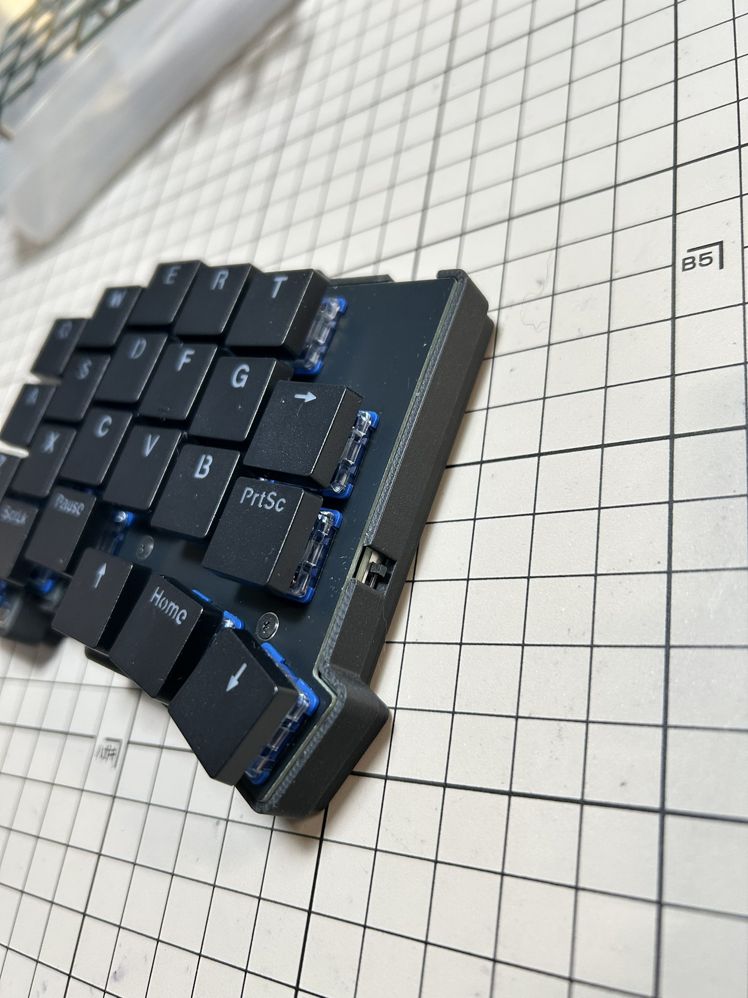 キーボード キット roBa 無線keyball39な「roBa」は無線化以上の恩恵がある。｜さしみつ