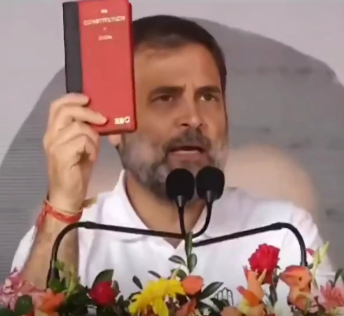 KaurageousDils's tweet photo. Such a pathetic sight of this ageing narcissist. 😠
His repetitive bragging about being the Saviour of the #Constitution is now getting on the nerves. https://t.co/A4g9aHfTrQ
