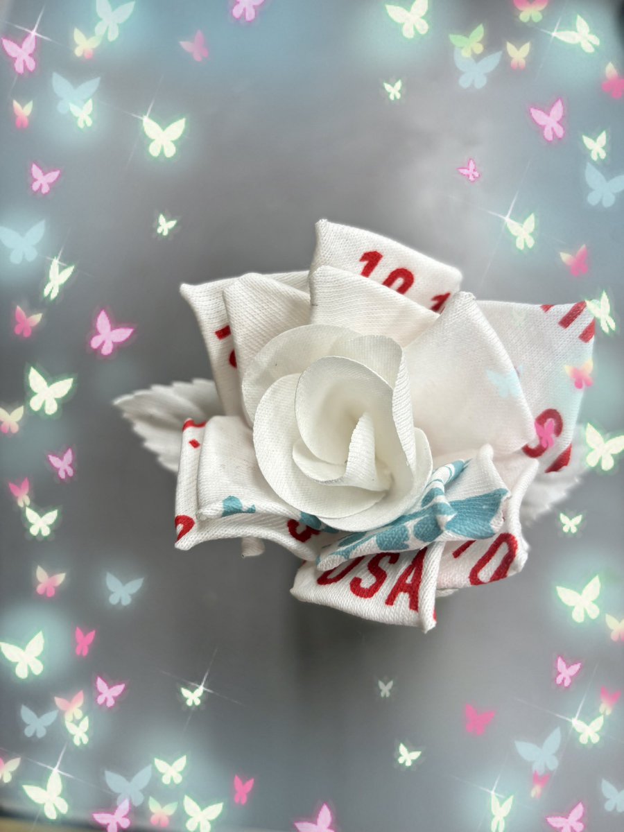 yukiemoko's tweet photo. ジェジュンの2018年のLIVETシャツでバラを作りました。
#リデュース
#ライブTシャツ
#Rose7 https://t.co/wttcEEfMmn