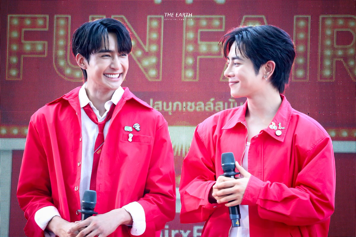 EarthOfficialFC's tweet photo. สำหรับวันนี้ขอขอบคุณ FN OUTLET @FNOutletTH ที่ให้เกียรติ "เอิร์ท-มิกซ์" มาร่วมในงานมหกรรมท้ายปี ⁣"FN Fun Fair X EarthMix" และแนะนำสินค้าราคาดีให้แฟนคลับได้ช้อปและร่วมกิจกรรมนะคะ🙇🏻‍♀️

[20241205] - FN x EARTHMIX 

@Earth_Pirapat #EarthPirapat 
#FNFunFairxEarthMix https://t.co/Erm7gtjufZ