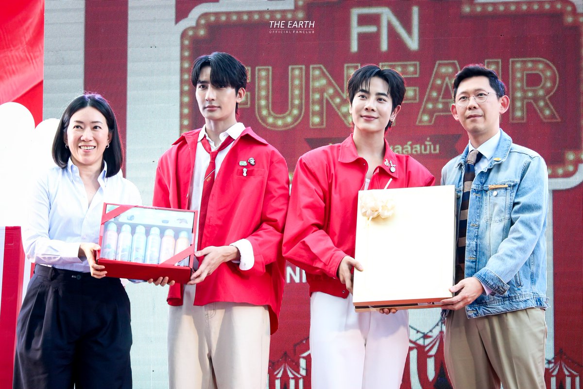 EarthOfficialFC's tweet photo. สำหรับวันนี้ขอขอบคุณ FN OUTLET @FNOutletTH ที่ให้เกียรติ "เอิร์ท-มิกซ์" มาร่วมในงานมหกรรมท้ายปี ⁣"FN Fun Fair X EarthMix" และแนะนำสินค้าราคาดีให้แฟนคลับได้ช้อปและร่วมกิจกรรมนะคะ🙇🏻‍♀️

[20241205] - FN x EARTHMIX 

@Earth_Pirapat #EarthPirapat 
#FNFunFairxEarthMix https://t.co/Erm7gtjufZ
