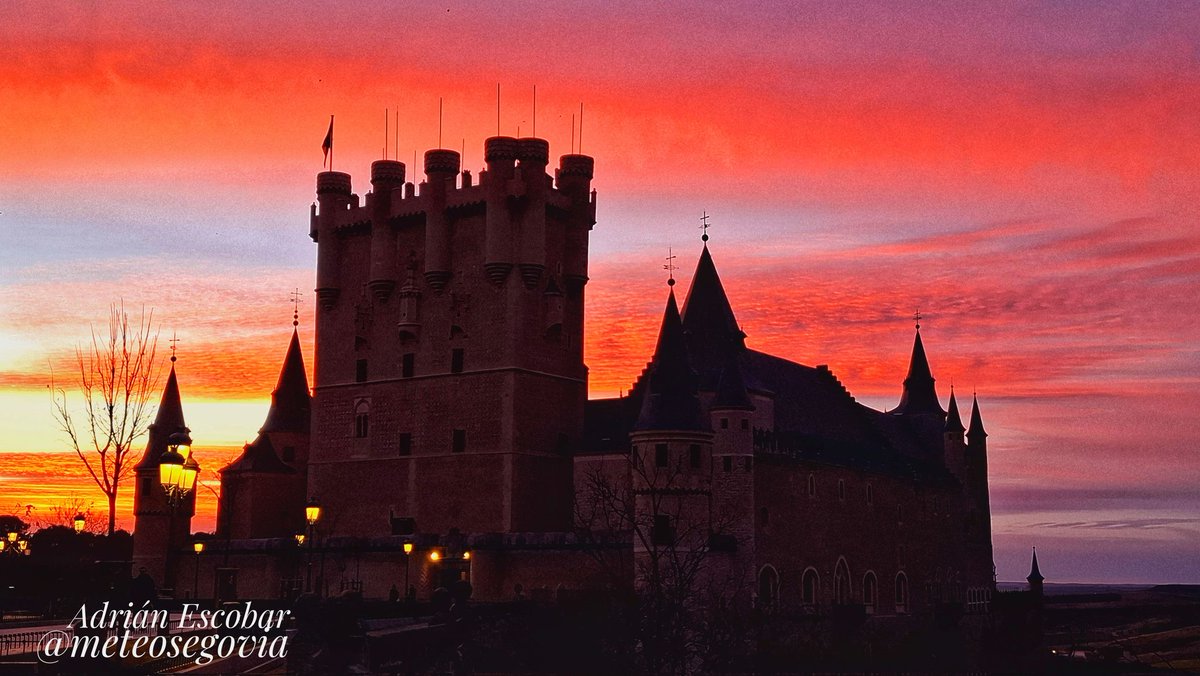 meteosegovia's tweet photo. Es un privilegio poder disfrutar de estas vistas y atardeceres en #Segovia https://t.co/PQqxPhfg5s