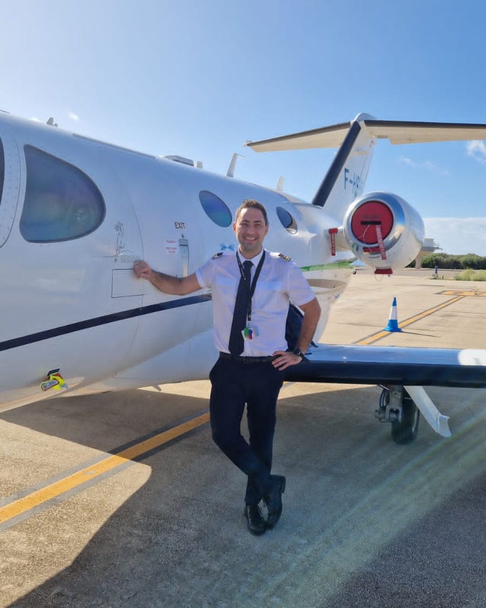 Join our international community and discover the opportunities that the world of aviation has for you. We transform your passion for flying into a professional career. With top-level pilot training programs and a team of experienced instructors, your dream is one step away! ✈️