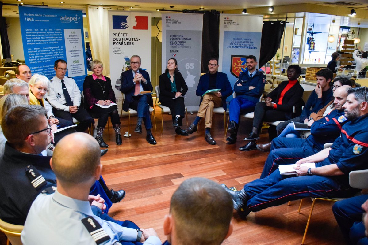 Lors de la journée internationale des personnes handicapées, une table ronde a été organisée afin d’échanger sur la prise en charge des personnes porteuses de handicaps invisibles par les forces de l’ordre et le <a href="/Sdis65/">SDIS 65</a>. Ensemble pour une accessibilité universelle.