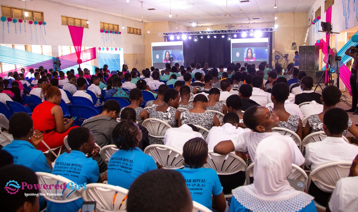inovtechsc's tweet photo. The summit aimed to motivate young girls from across the country to pursue STEM education, empowering them to reach their full potential. The event featured breakout sessions, where attendees acquired new skills and an exhibition showcasing cutting-edge STEM products, including.. https://t.co/HB7zEuLYpy