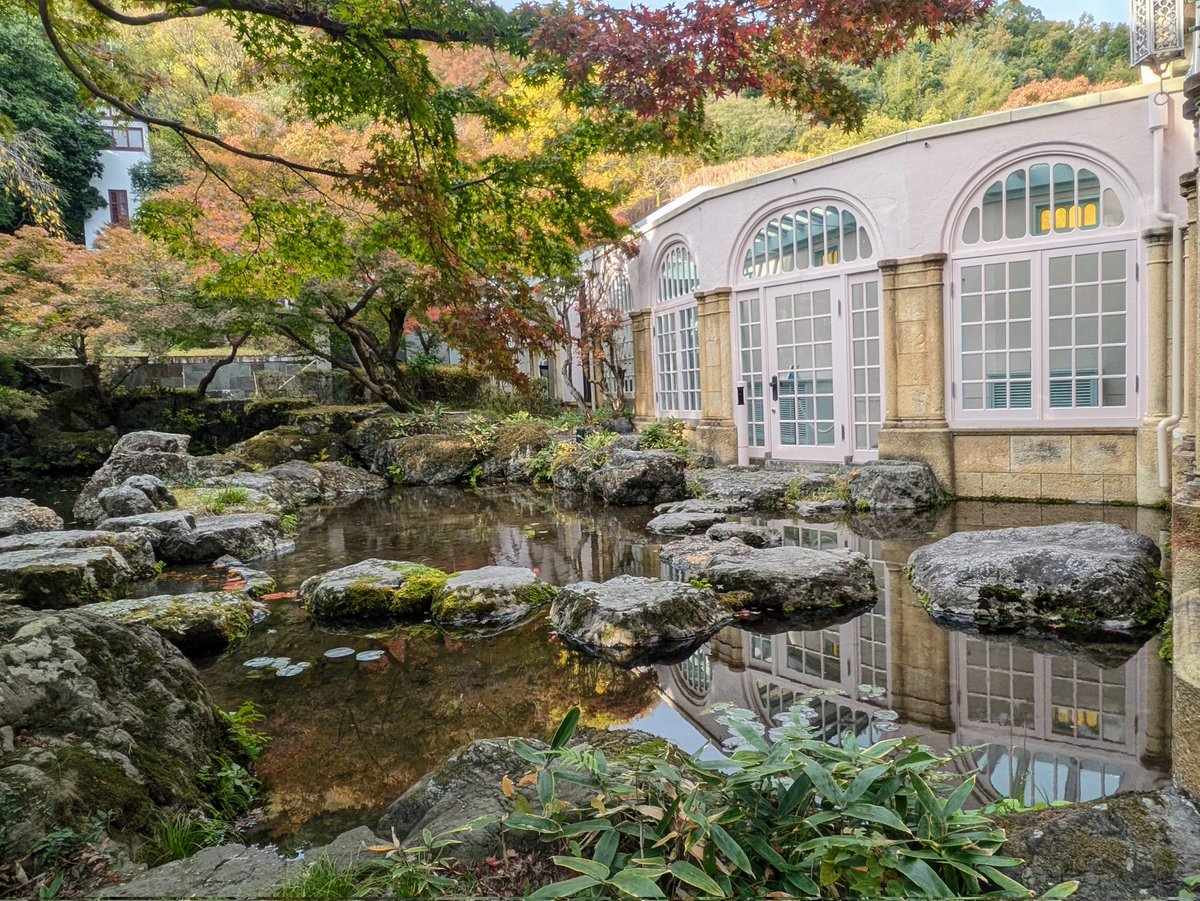 caramelnonchan's tweet photo. 大山崎山荘美術館
アンティークな洋館、
お手入れの行き届いたお庭、
テラスからの眺め
展示はもちろん建築もすてきな美術館でした
#Nonの秋旅
#大山崎山荘美術館 https://t.co/l2JaMS90PX