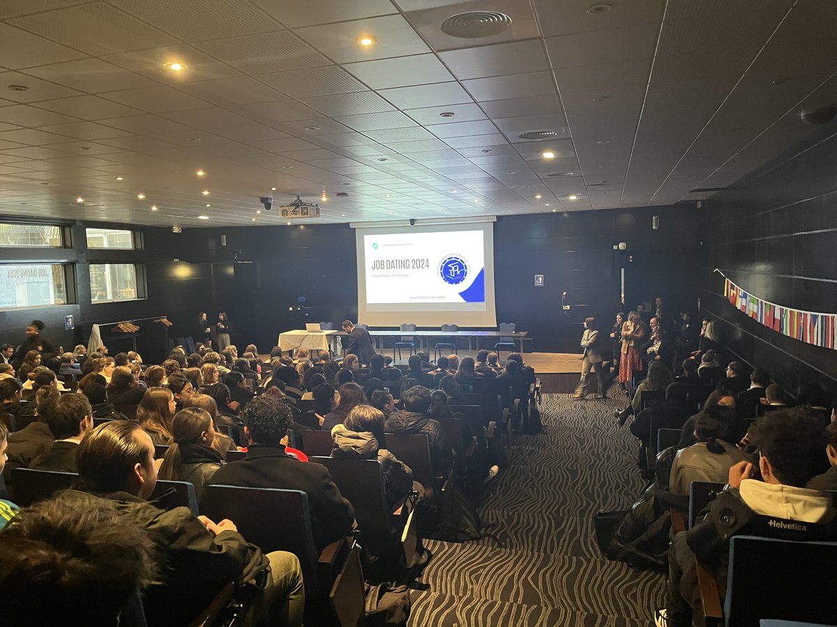 dedieu_RA's tweet photo. Jobdating #Tourisme #Hôtellerie #Restauration du @Lycee_Auffray : après la présentation à l’amphi , 1 min pour chacune des 70 entreprises, les 600 jeunes de BTS,  BAC Pro/Techno, MC, MàN, CAP  rencontrent les partenaires pour des stages, alternances, CDD/CDI, jobs d’été, extras https://t.co/J4ALd8jNz3