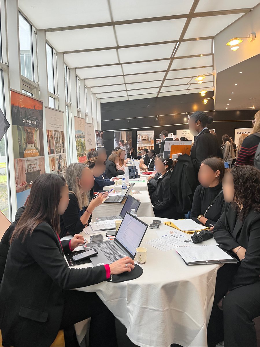 dedieu_RA's tweet photo. Jobdating #Tourisme #Hôtellerie #Restauration du @Lycee_Auffray : après la présentation à l’amphi , 1 min pour chacune des 70 entreprises, les 600 jeunes de BTS,  BAC Pro/Techno, MC, MàN, CAP  rencontrent les partenaires pour des stages, alternances, CDD/CDI, jobs d’été, extras https://t.co/J4ALd8jNz3