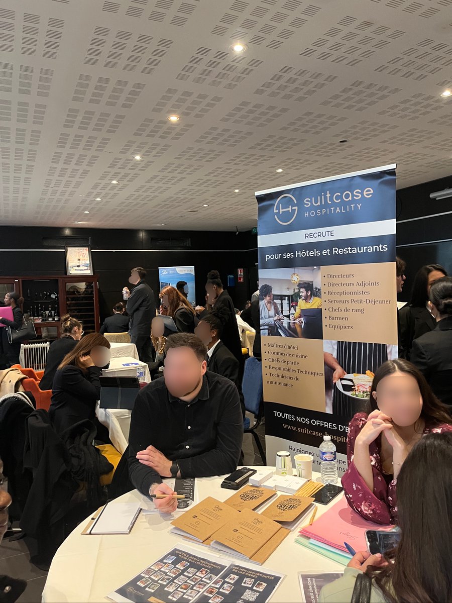 dedieu_RA's tweet photo. Jobdating #Tourisme #Hôtellerie #Restauration du @Lycee_Auffray : après la présentation à l’amphi , 1 min pour chacune des 70 entreprises, les 600 jeunes de BTS,  BAC Pro/Techno, MC, MàN, CAP  rencontrent les partenaires pour des stages, alternances, CDD/CDI, jobs d’été, extras https://t.co/J4ALd8jNz3