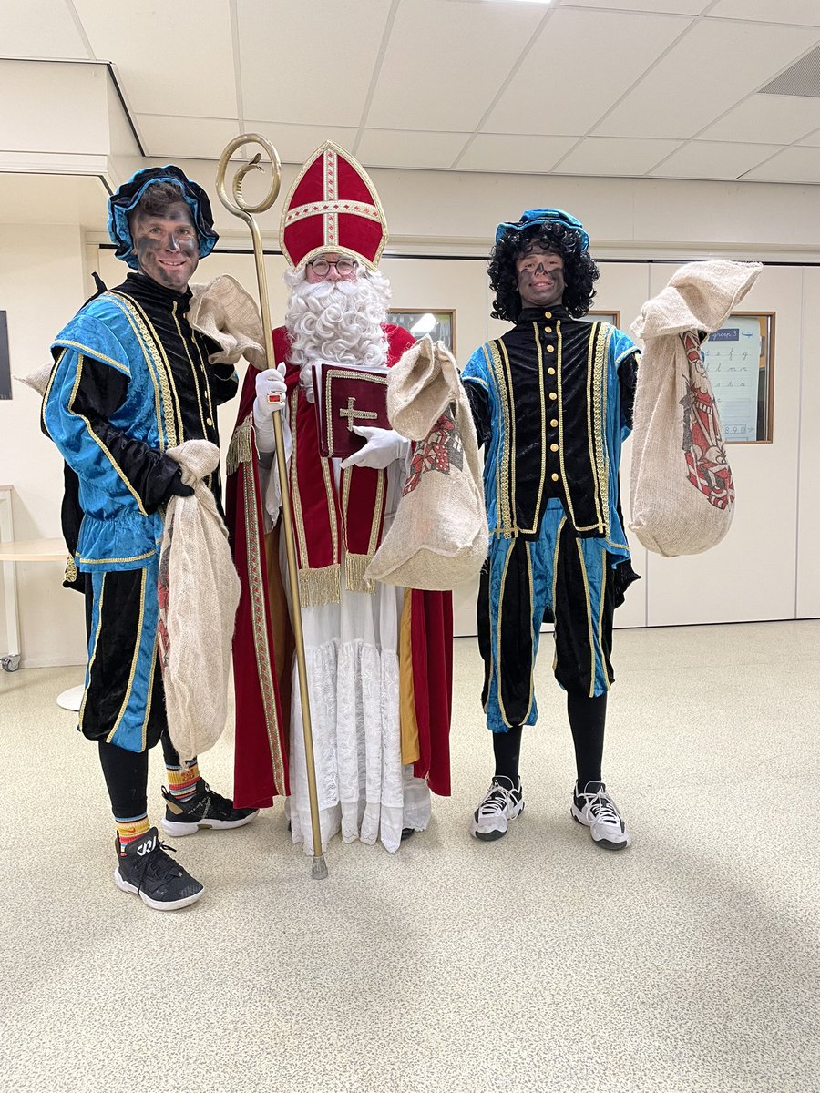 GijsvdBrink's tweet photo. Vandaag kwam #Sinterklaas met zijn #pieten op bezoek. Het was een gezellige morgen op ons Kindcentrum De Vlinder in #Hardenberg. https://t.co/MCGDwViPy1