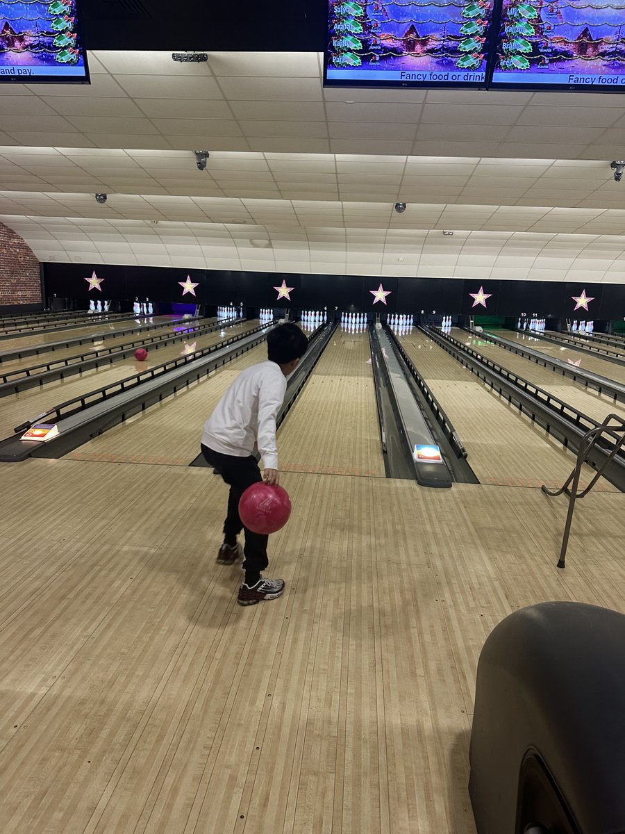 PE_StPetersCofE's tweet photo. A fabulous day at Hollywood Bowl Yesterday - thank you @Panathlon! The children had lots of fun. @tamesidessp https://t.co/0ZAJQi8W15