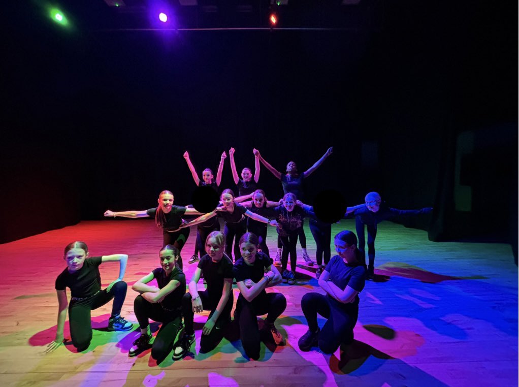 Super proud of these girls for performing brilliantly at last night’s Showcase⭐️

An absolute privilege to work with you all every week☺️💜 

#thedreamteam