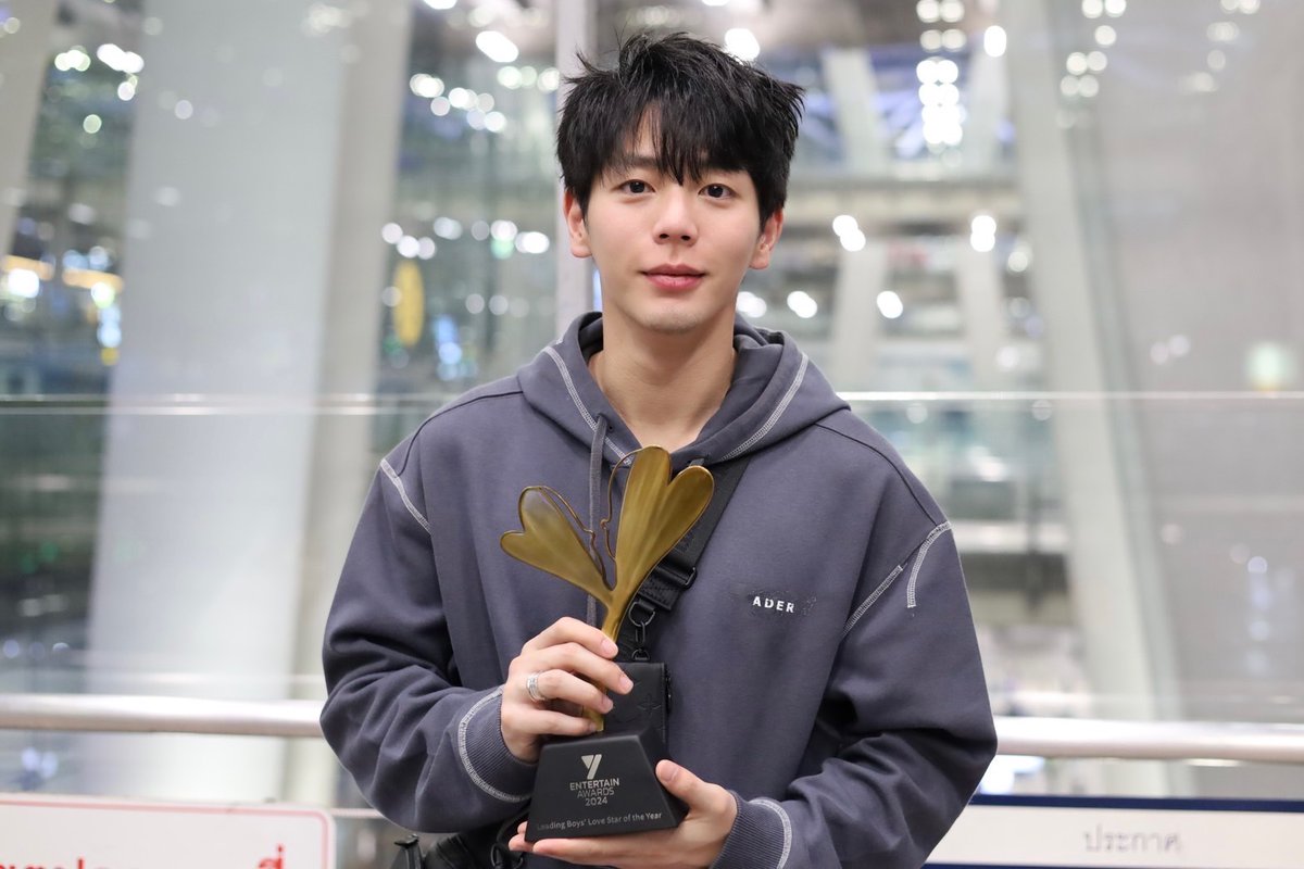otpcnews's tweet image. สุดปลื้ม! &quot;อัพ ภูมิพัฒน์&quot; คว้ารางวัล นักแสดงนำ Boys’ Love แห่งปี จากผลงาน iQIYI Original “MY STAND-IN ตัวนาย ตัวแทน” ในงานประกาศรางวัล “Y Entertain Awards 2024”

Congrats UP Leading Boys
#UPPOOMPAT #อัพภูมิพัฒน์
#UPxYEntertainAwards 
#Yentertainawards…