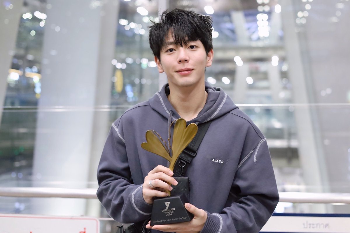 otpcnews's tweet image. สุดปลื้ม! &quot;อัพ ภูมิพัฒน์&quot; คว้ารางวัล นักแสดงนำ Boys’ Love แห่งปี จากผลงาน iQIYI Original “MY STAND-IN ตัวนาย ตัวแทน” ในงานประกาศรางวัล “Y Entertain Awards 2024”

Congrats UP Leading Boys
#UPPOOMPAT #อัพภูมิพัฒน์
#UPxYEntertainAwards 
#Yentertainawards…