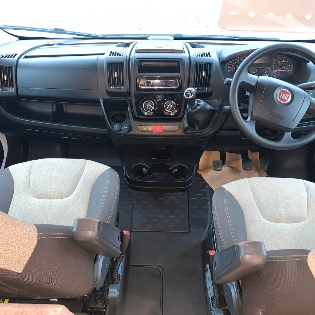 SmartCampersUK's tweet photo. 🚨 NEW ARRIVAL 🚨 Rimor Seal 9

▪️ 7-berth
▪️ 7-belts
▪️ Spacious &amp; family-friendly layout
▪️ Ford Transit 2.2L Diesel Engine 🚐
▪️ 6-speed manual gearbox ✅
▪️ 2 x FREE Habitation Checks ✅
▪️ 2-year warranty from @WarrantySG ✅

(1/3) https://t.co/maKyKEezCC
