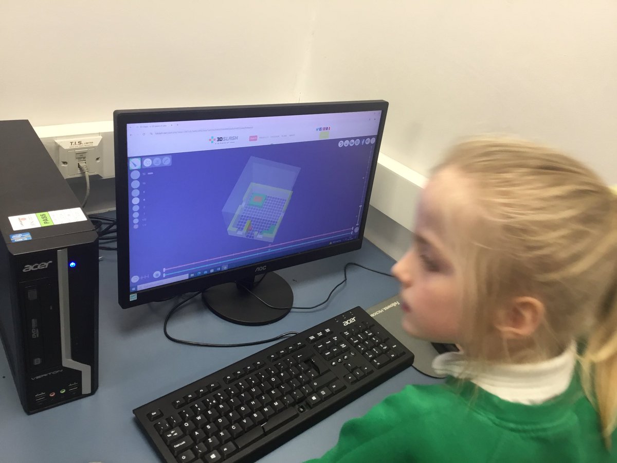 springfield_cps's tweet photo. In computing this morning Year 3 have been adding detail to their 3D houses. https://t.co/qAiQHg03Zk