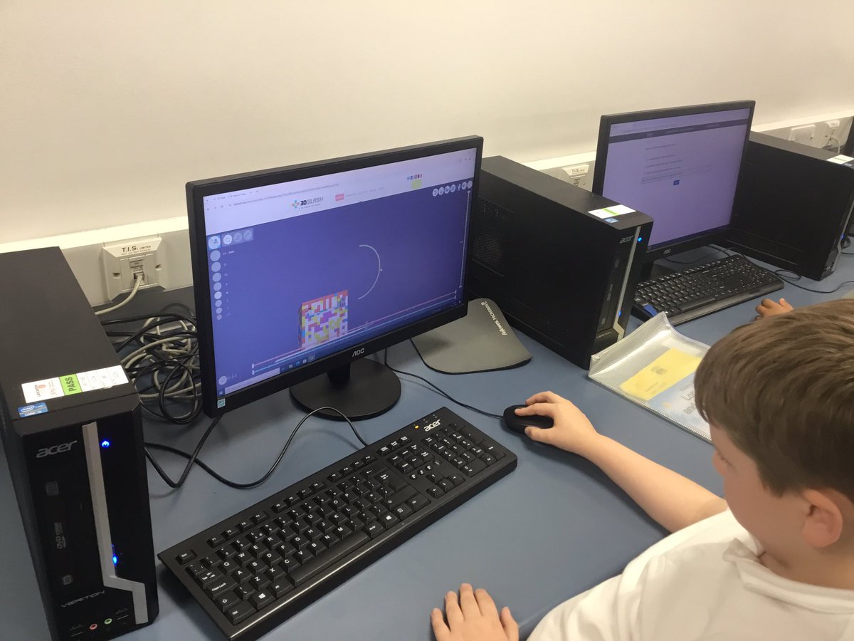 springfield_cps's tweet photo. In computing this morning Year 3 have been adding detail to their 3D houses. https://t.co/qAiQHg03Zk