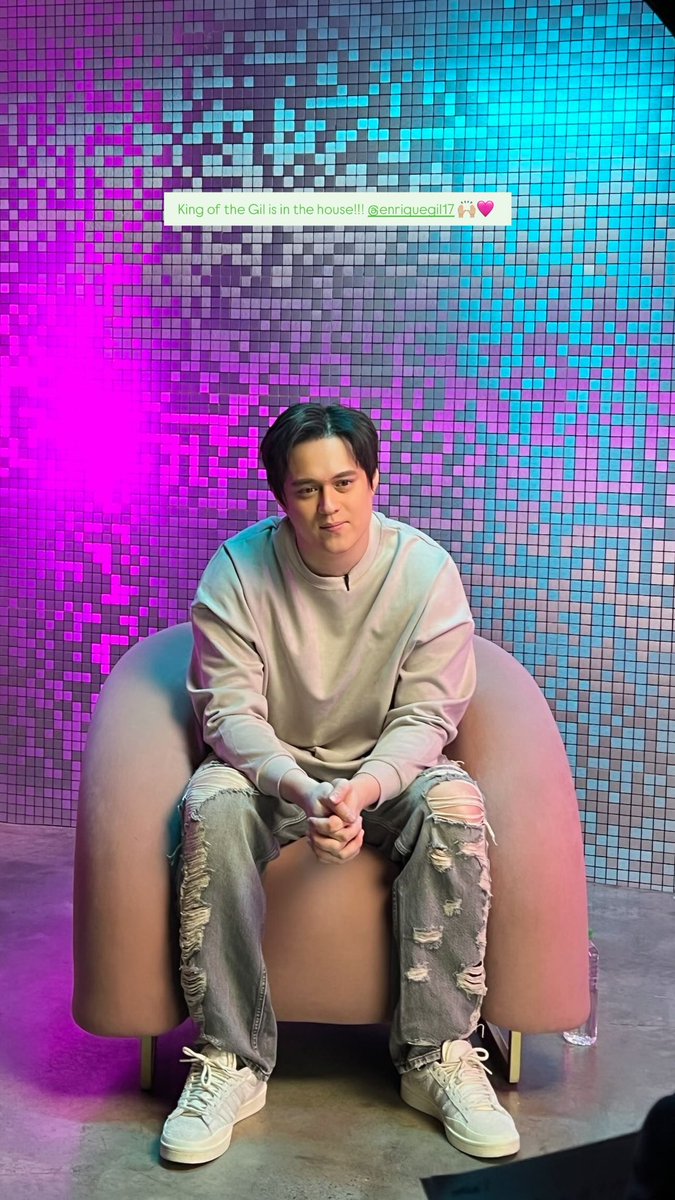 LizQuen24th tweet picture