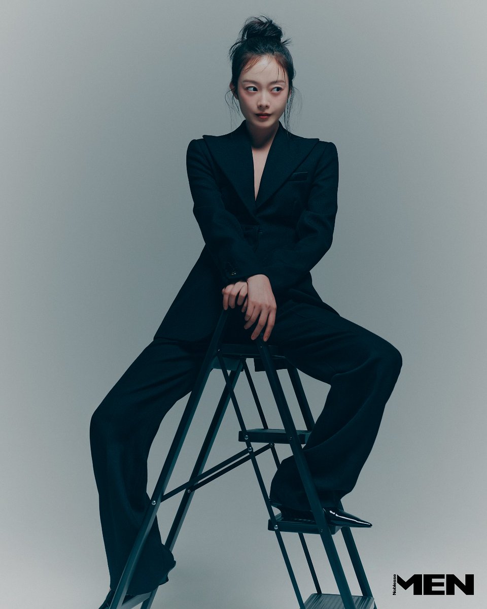 rough trans !

“I was nervous when I quit, so I first wrote an account book. Then went to a cafe run by my close actor, Kim Hyungmin, helped him with his work a few days a week, trying to forget the negative thoughts.
Fortunately, I got back to work soon.”

#JeonSomin #전소민