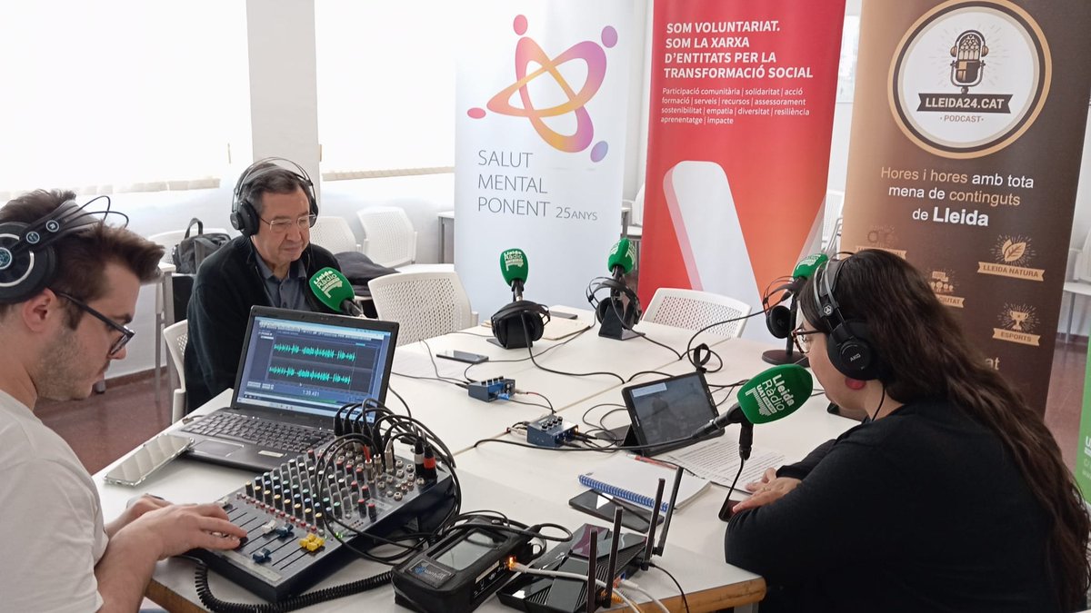 voluntaris_cat's tweet photo. Quin matí més interessant escoltant el dia a dia de les entitats socials i del voluntariat de #Lleida!

📻 Gràcies a @Ua1FM per implicar-se, un any més, en el #DiaInternacionaldelVoluntariat i a @Smponent per acollir el programa en directe.
#FCVS #DIV2024 #VoluntariatpelBéComú https://t.co/RlIc47gk4O