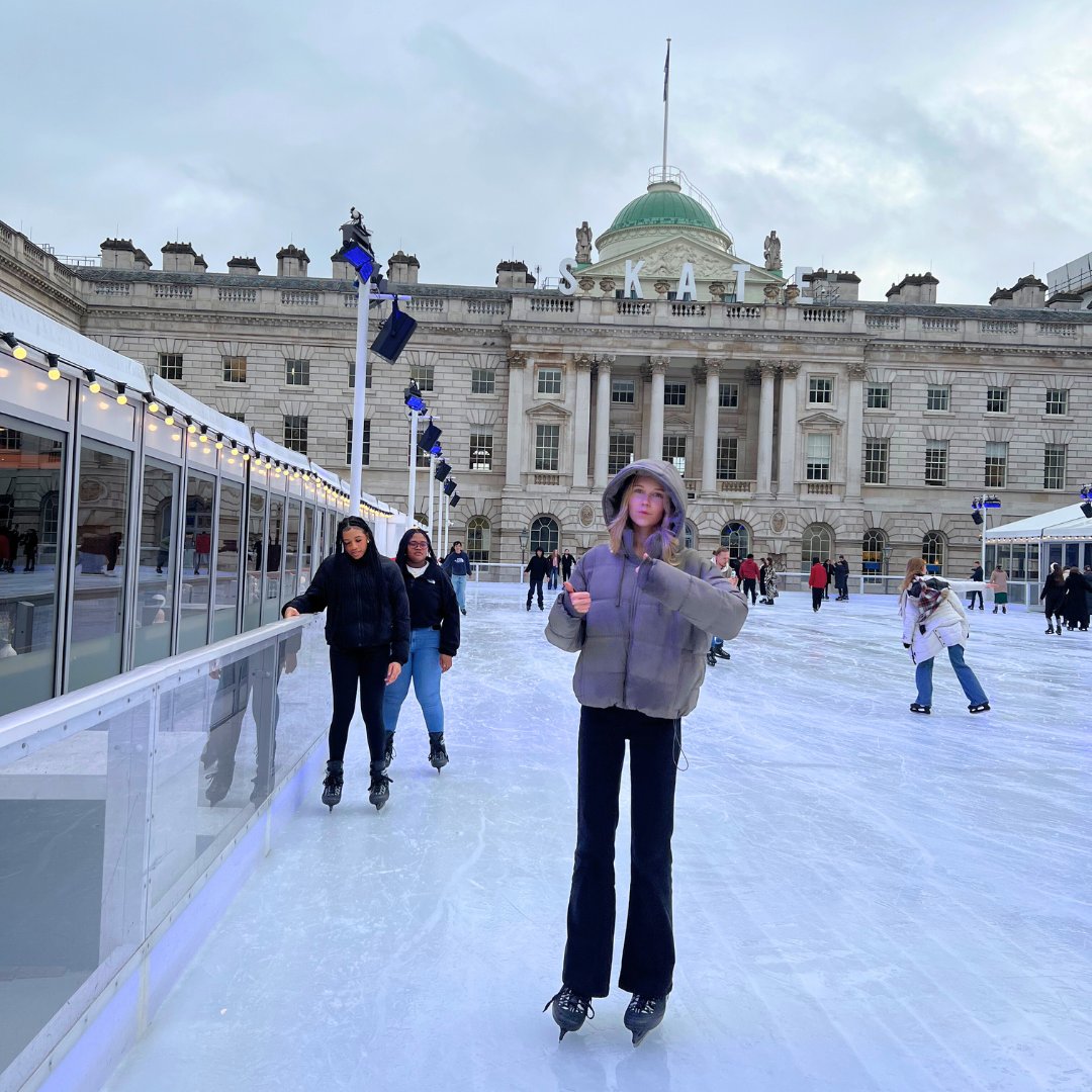 ICSLondon's tweet image. 🎨✨ ICS London French students explored Impressionist masterpieces at the Courtauld Gallery, practicing language skills through a guided tour in French! 🇫🇷 The day ended with magical ice-skating at Somerset House. Culture, art &amp;amp; memories combined! ❄️ #ArtAndLanguage
