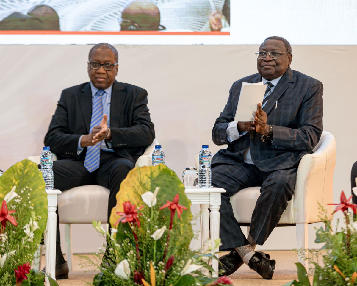 Day 2 #WAECS24 the 'West African High-Level Ministerial Roundtable' offered key insights on cross-border energy collaboration

Chair: Kweku A. Awotwi

▪️ H.E. Sediko Douka
▪️ H.E. Charles Umehai
▪️ H.E. Robert Koffi Messan Eklo
▪️ Amina Benkhadra
▪️ Bangaly Maty
▪️ Alidé Pedro