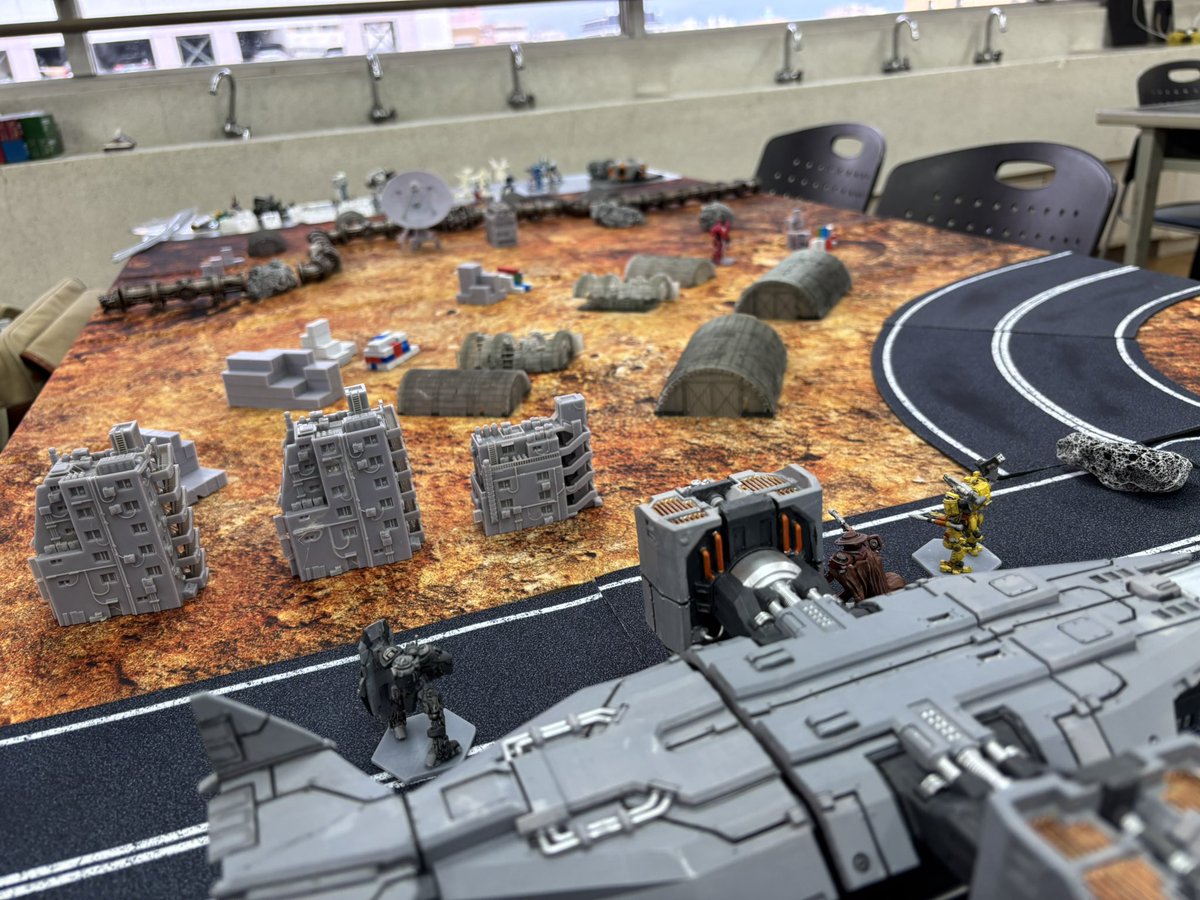 sawoie's tweet photo. 今月の氣合屋コンベンションにもLANCER RPGを持っていきます
D&D4版ベースのロボットTRPGで約15000年後の天の河銀河を舞台にメック乗り(通称Lancer)となって右往左往するゲームです。
未訳ゲームですがプレイヤーに必要なルール部分は全部翻訳済みです
#氣合屋
#TRPG
#Lancer_RPG https://t.co/y9uVRoJ4ia