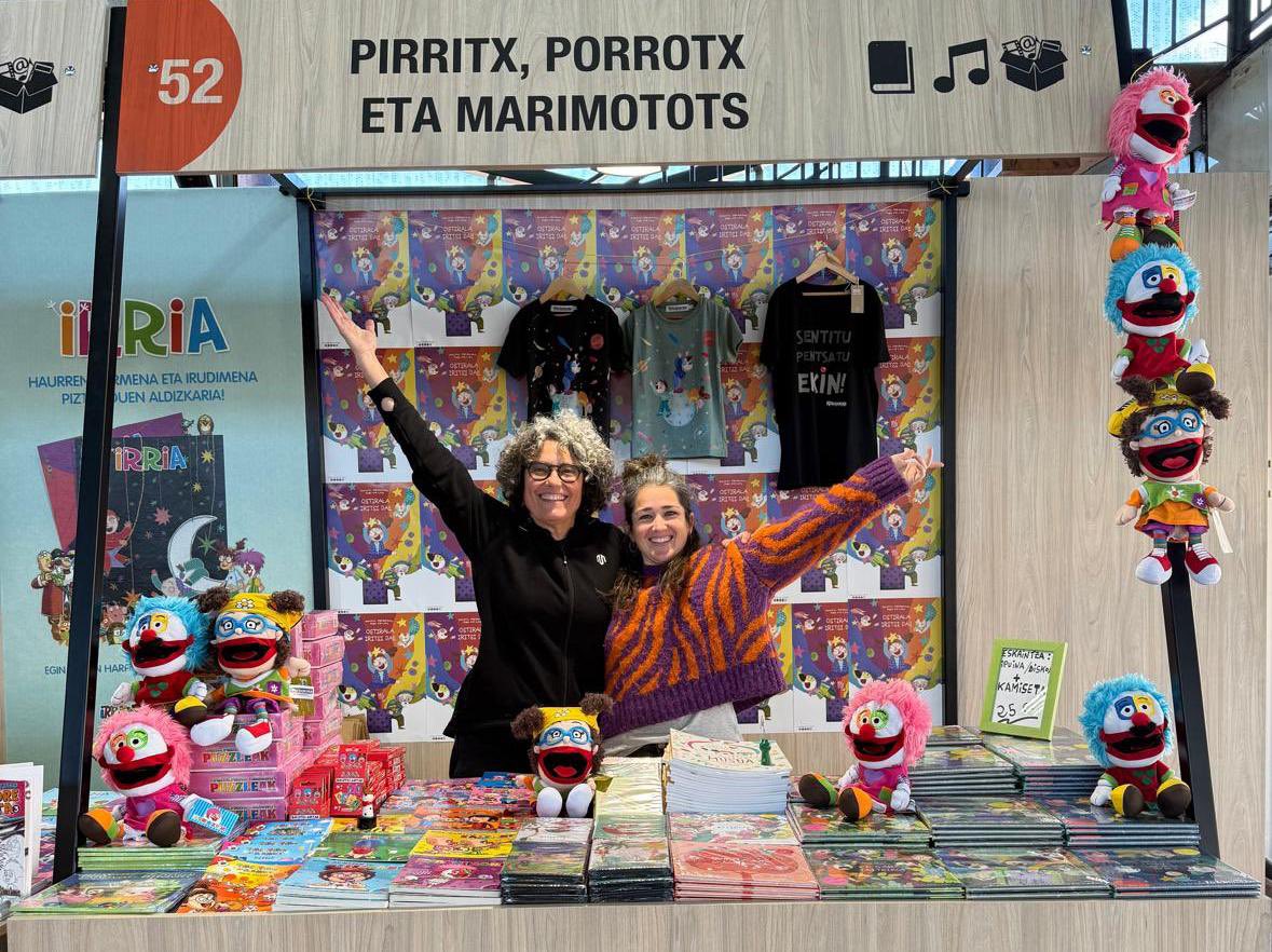 Durangoko Azokan gaude “Zerua lapurtu dute!” Ipuin/KD ilustratu berriarekin. Sudurgorrion sorkuntza gurekin eta Abenduaren 6an, ostirala goizean, Porrotx eta Marimoren muxuekin. Adi, 14:00etan Saguganbaran… ipuinaren aurkezpen animatua. Laster arte!