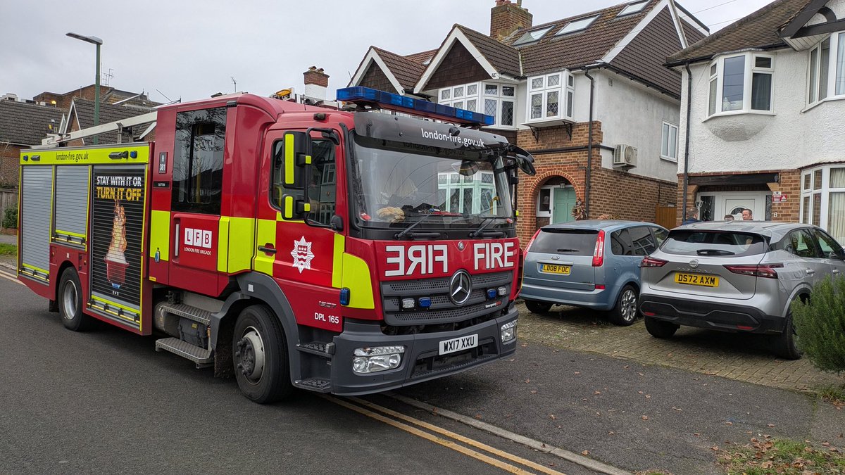 LFB Sutton (@lfbsutton) on Twitter photo As Christmas fast approaches, crews from #Sutton are continuing to visit the most vulnerable in our community to provide fire safety advice and fit smoke alarms (where appropriate)
find out more at:
london-fire.gov.uk/safety/the-hom…
<a href="/LondonFire/">London Fire Brigade</a> As Christmas fast approaches, crews from #Sutton are continuing to visit the most vulnerable in our community to provide fire safety advice and fit smoke alarms (where appropriate)
find out more at:
london-fire.gov.uk/safety/the-hom…
<a href="/LondonFire/">London Fire Brigade</a>