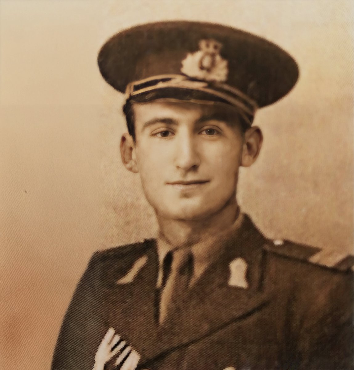 cipriand's tweet photo. In 23 august 1944, bunicul meu era pe frontul din Moldova fiind jandarm al armatei romane. In acel moment te-ai fi asteptat ca soldatii romani sa se imbratiseze si sa bea o votca cu soldatii rusi, dar nu a fost asa pentru ca rusii omorau tot ce prindeau in cale. https://t.co/U4jN2E662d