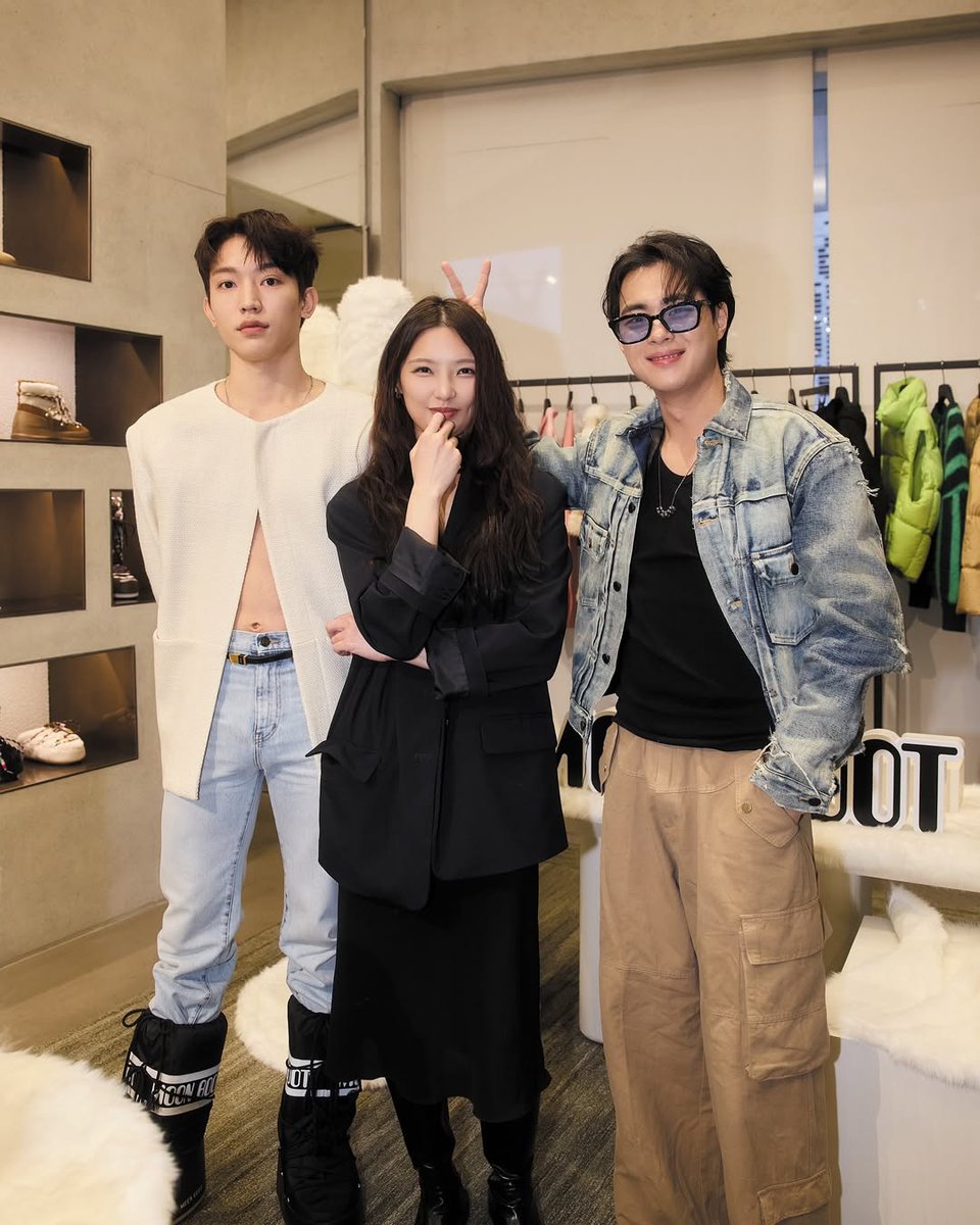 ไปโผล่ไอจีคนอื่นอีกแล้วววววว

📎instagram.com/p/DDMavaSTHUj

#ChoByeongKyu #조병규 #チョビョンギュ #โจบยองกยู
