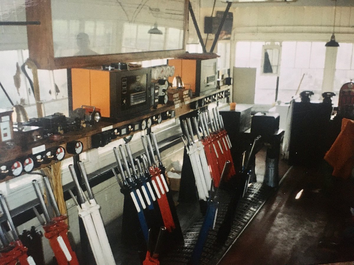 PJSRail's tweet image. #ThrowbackThursday &amp;amp; I find myself at Bradford Jn #signalbox #BR #Signals I was  heading to Westbury for a engineering plng mtg &amp;amp; called in before the signal box closed that week (March 1990) Note its immaculate state notwithstanding imminent closure @RailwayMagazine @Marshrail